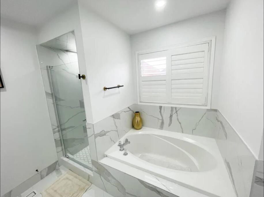 Elegant & Luxurious 3 Bedroom Home Mississauga Dış mekan fotoğraf